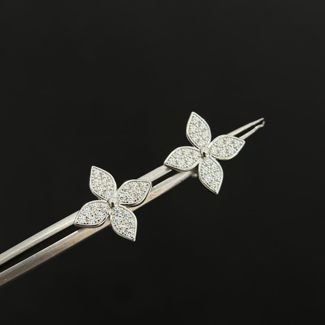 Van Cleef & Arpels Silver Flower Stud Earrings with Diamonds